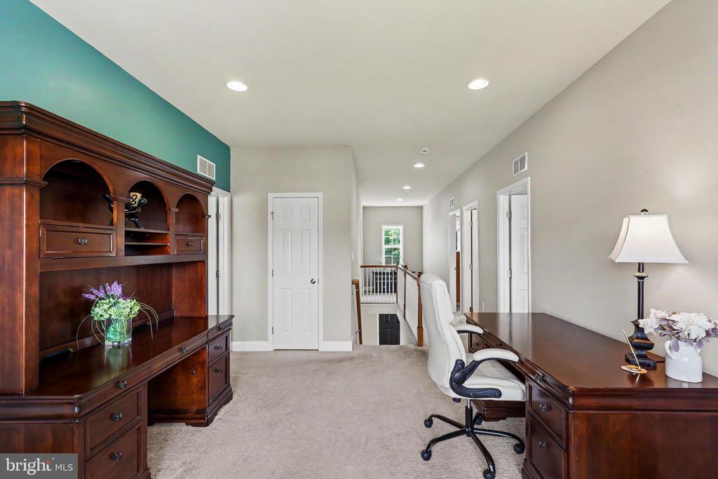 43 HOKE FARM WAY
