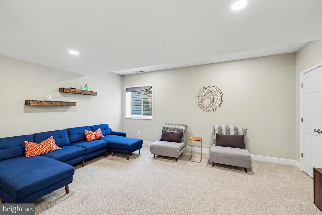 43 HOKE FARM WAY