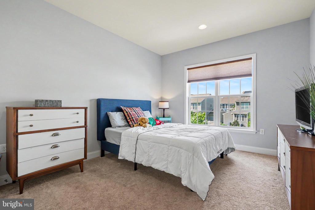 43 HOKE FARM WAY