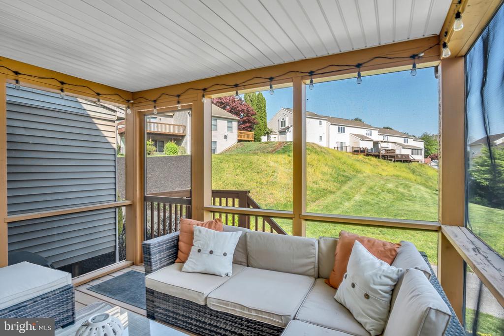 1490 MAPLEWOOD DRIVE