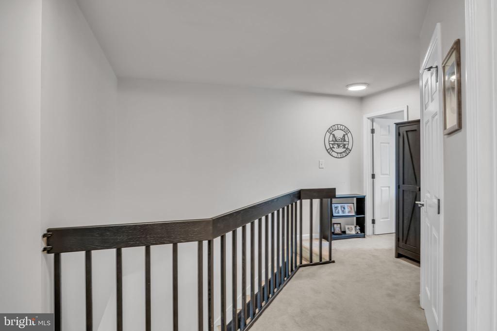 1490 MAPLEWOOD DRIVE