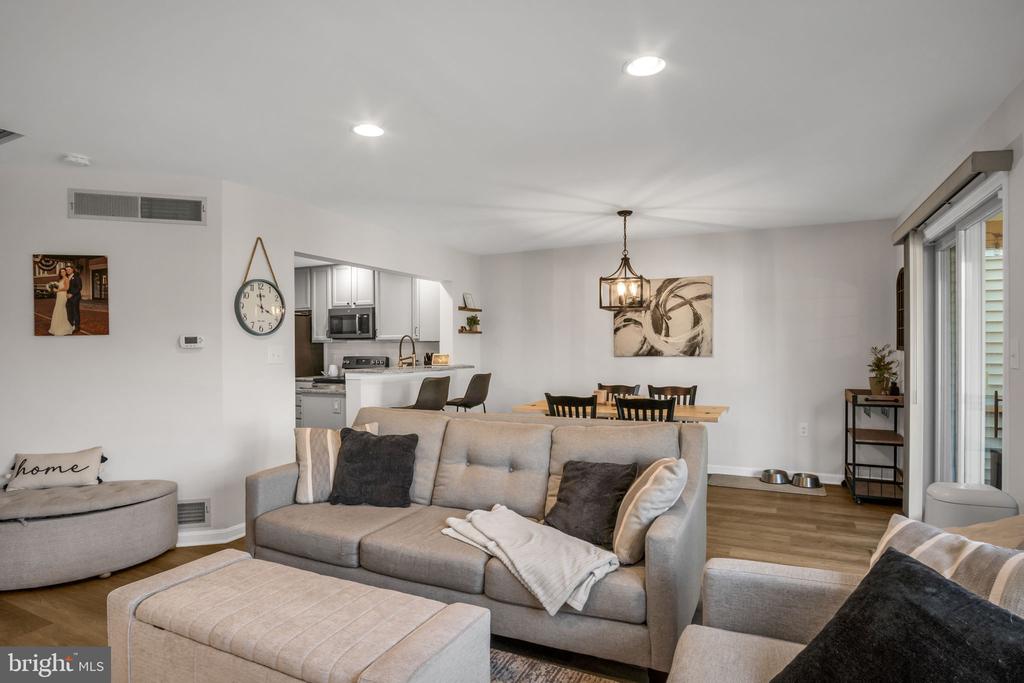 1490 MAPLEWOOD DRIVE