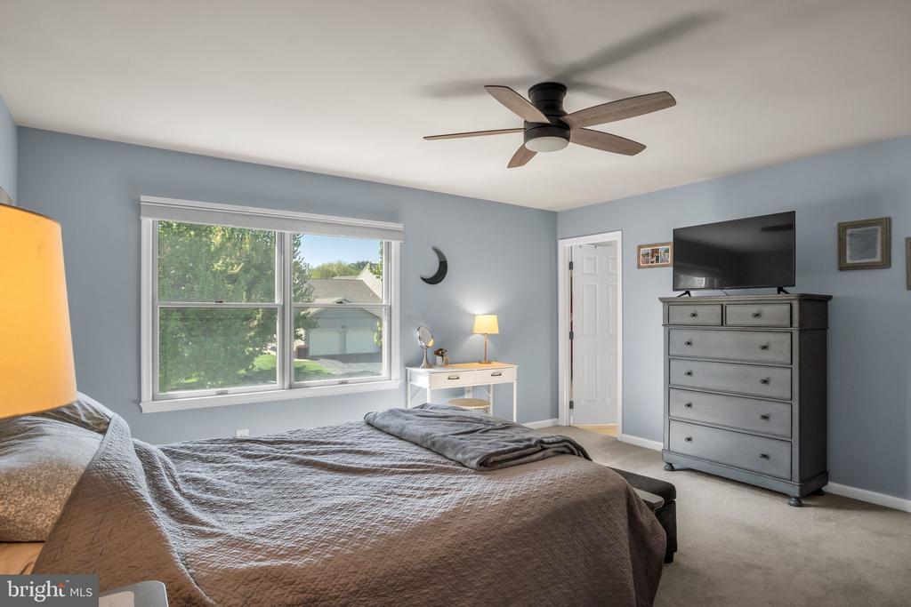 1490 MAPLEWOOD DRIVE