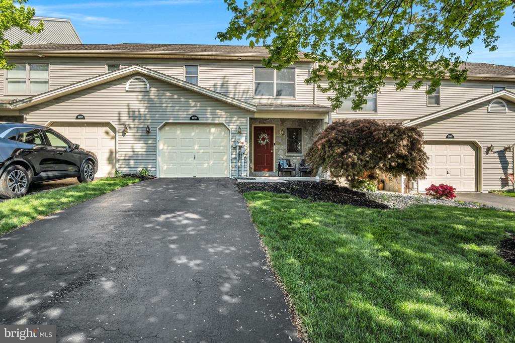 1490 MAPLEWOOD DRIVE