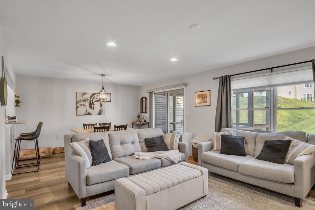 1490 MAPLEWOOD DRIVE