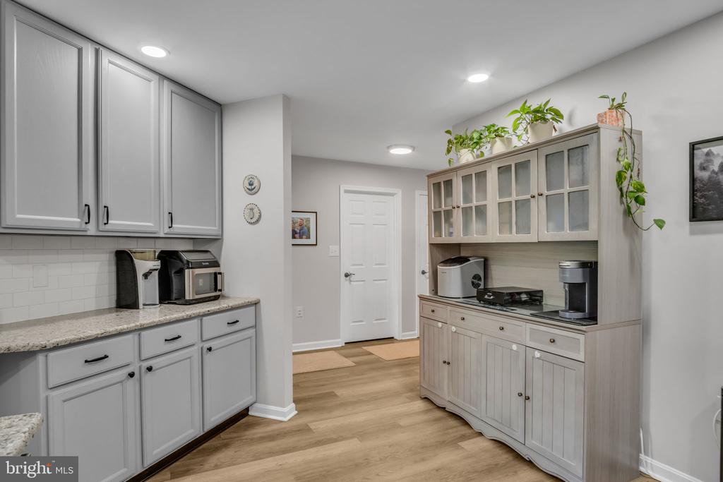 1490 MAPLEWOOD DRIVE