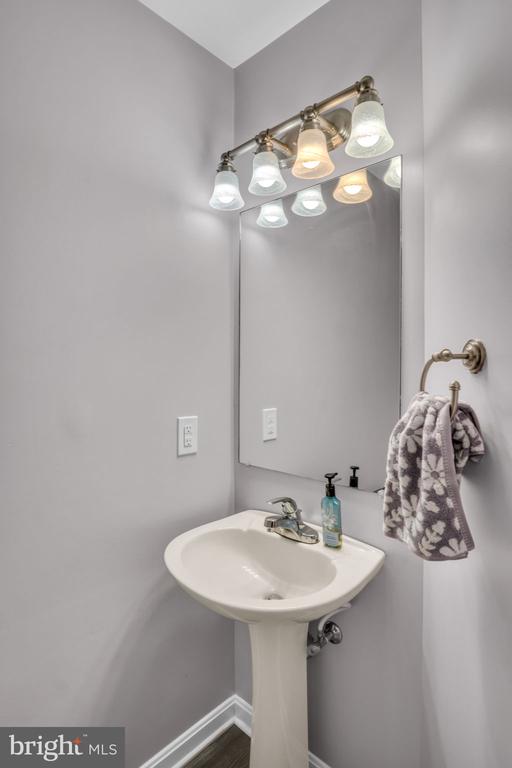 1490 MAPLEWOOD DRIVE