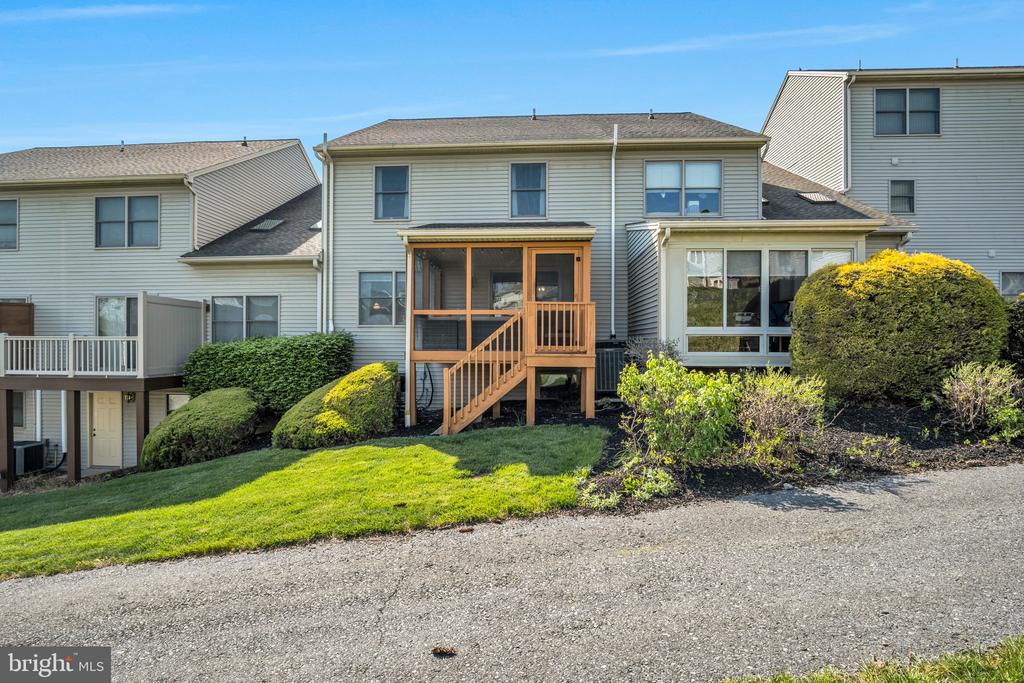 1490 MAPLEWOOD DRIVE