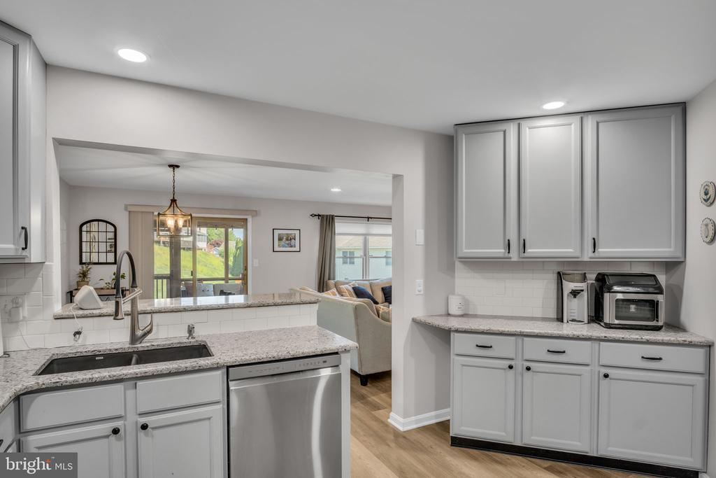 1490 MAPLEWOOD DRIVE