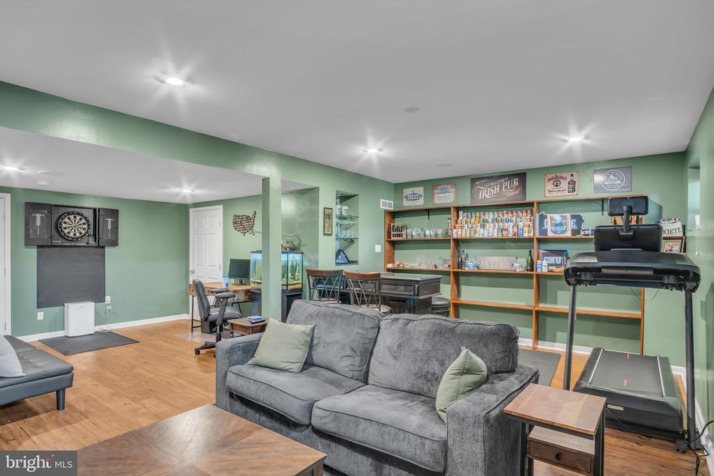 1490 MAPLEWOOD DRIVE