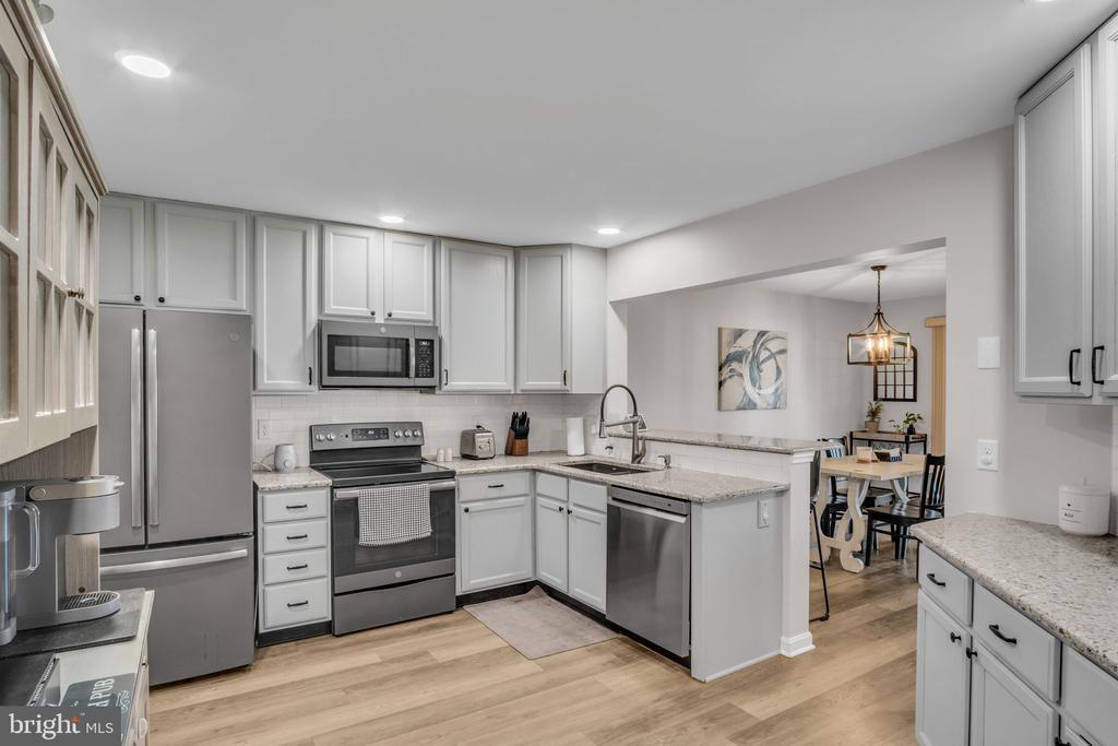 1490 MAPLEWOOD DRIVE