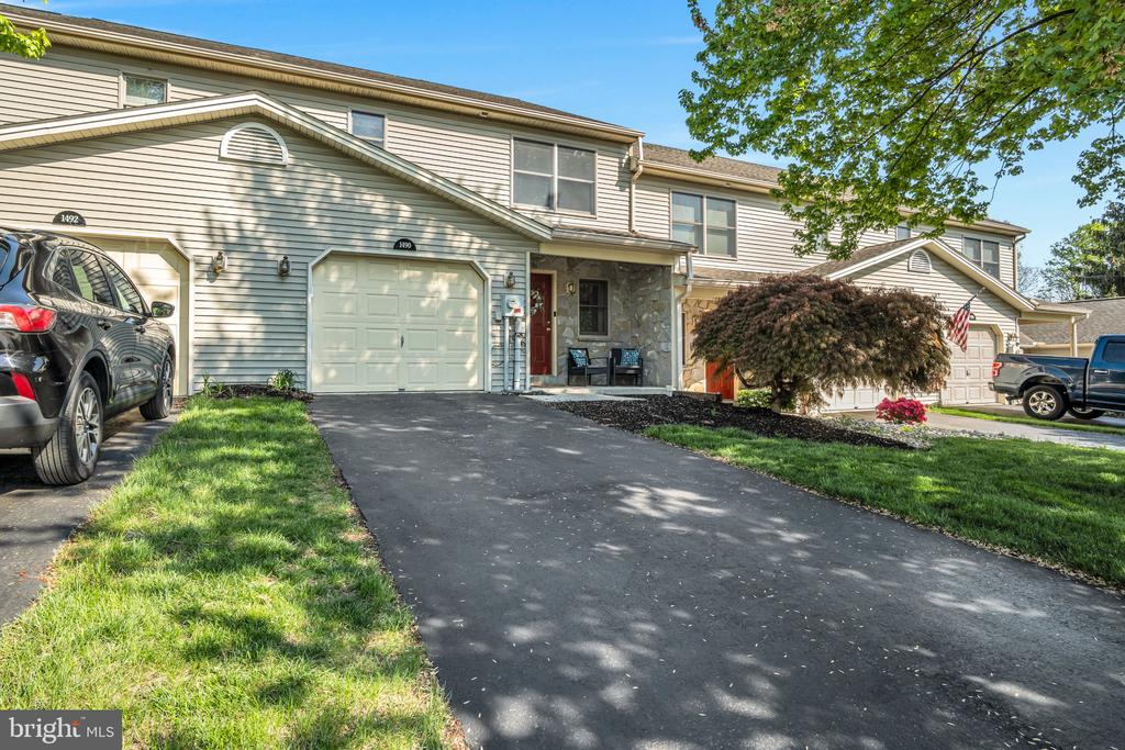 1490 MAPLEWOOD DRIVE