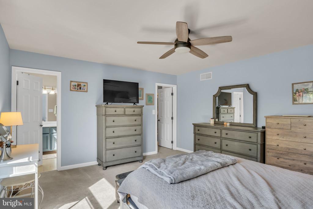 1490 MAPLEWOOD DRIVE