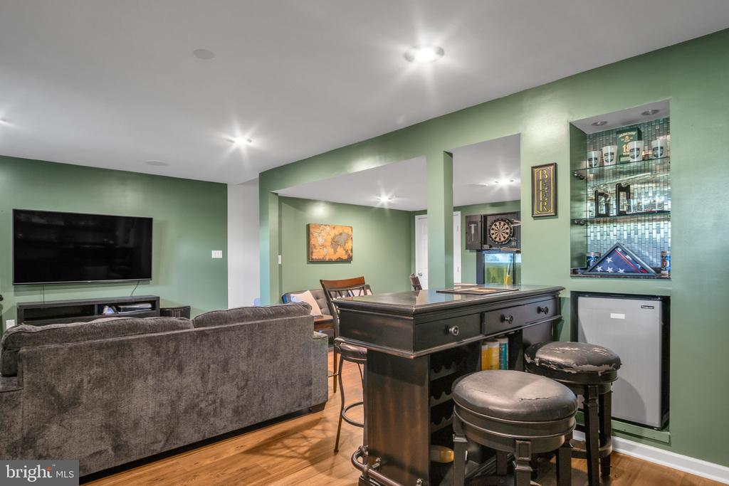 1490 MAPLEWOOD DRIVE