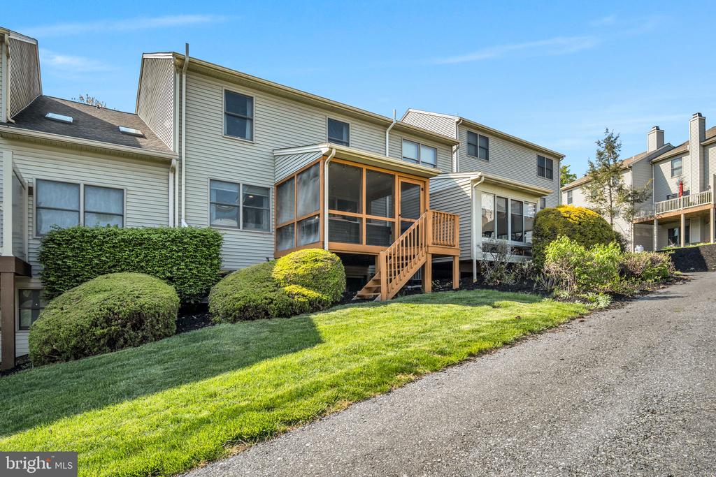 1490 MAPLEWOOD DRIVE