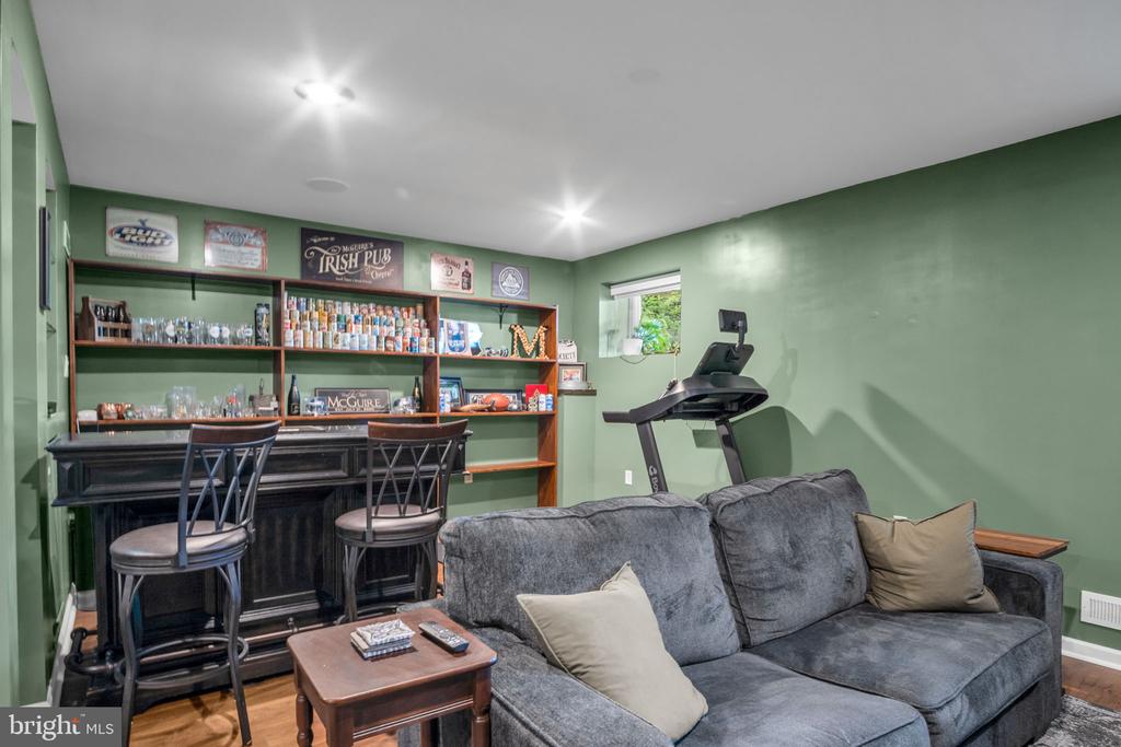 1490 MAPLEWOOD DRIVE
