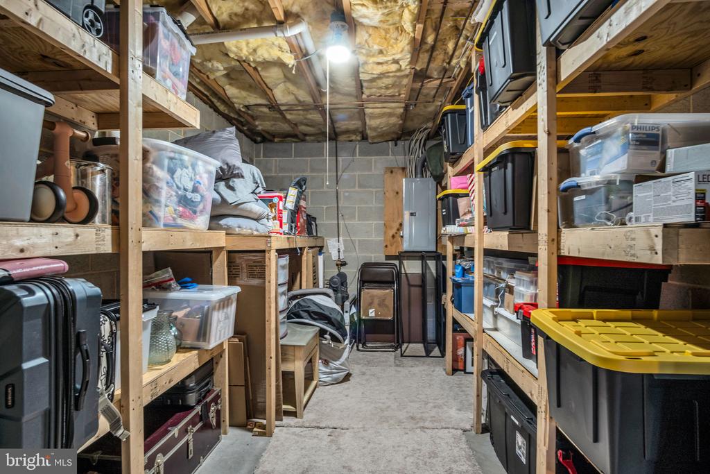 1490 MAPLEWOOD DRIVE