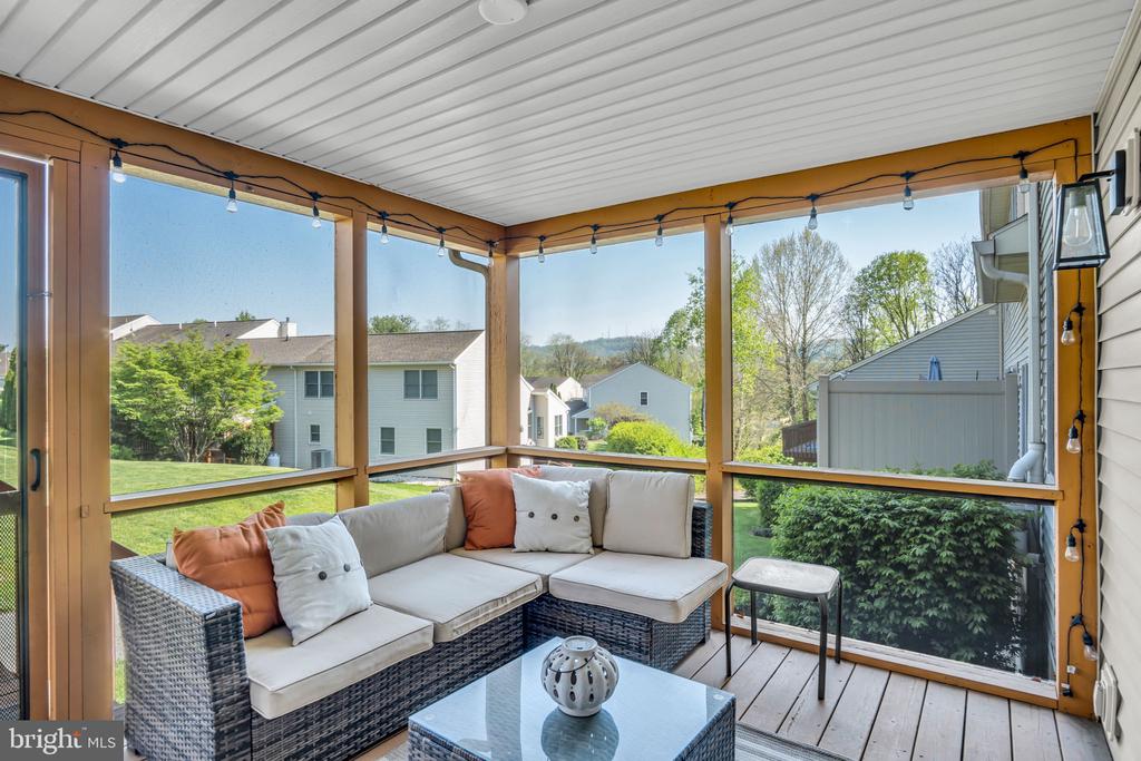 1490 MAPLEWOOD DRIVE