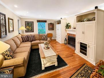 808 MANDY LANE