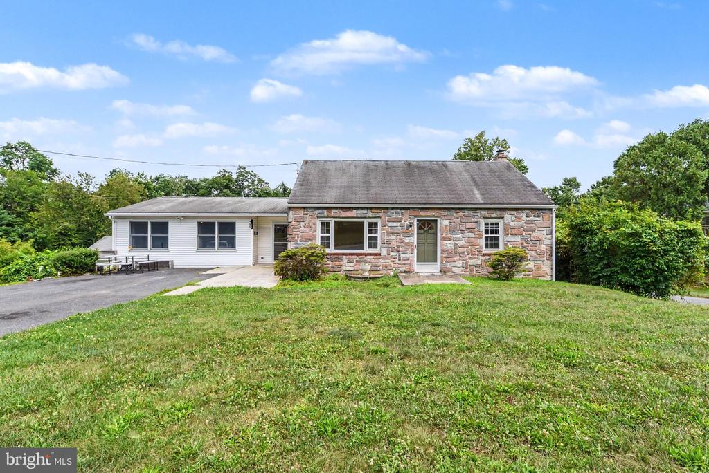 922 VALLEY ROAD