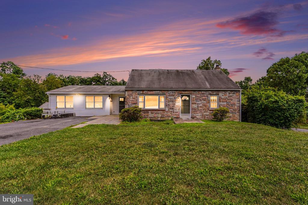 922 VALLEY ROAD
