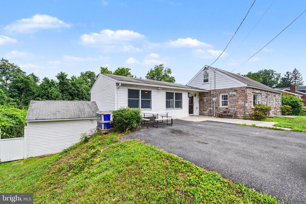 922 VALLEY ROAD