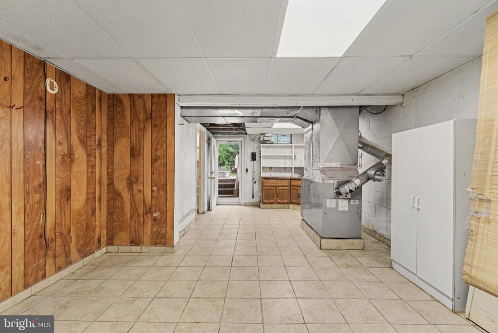 922 VALLEY ROAD