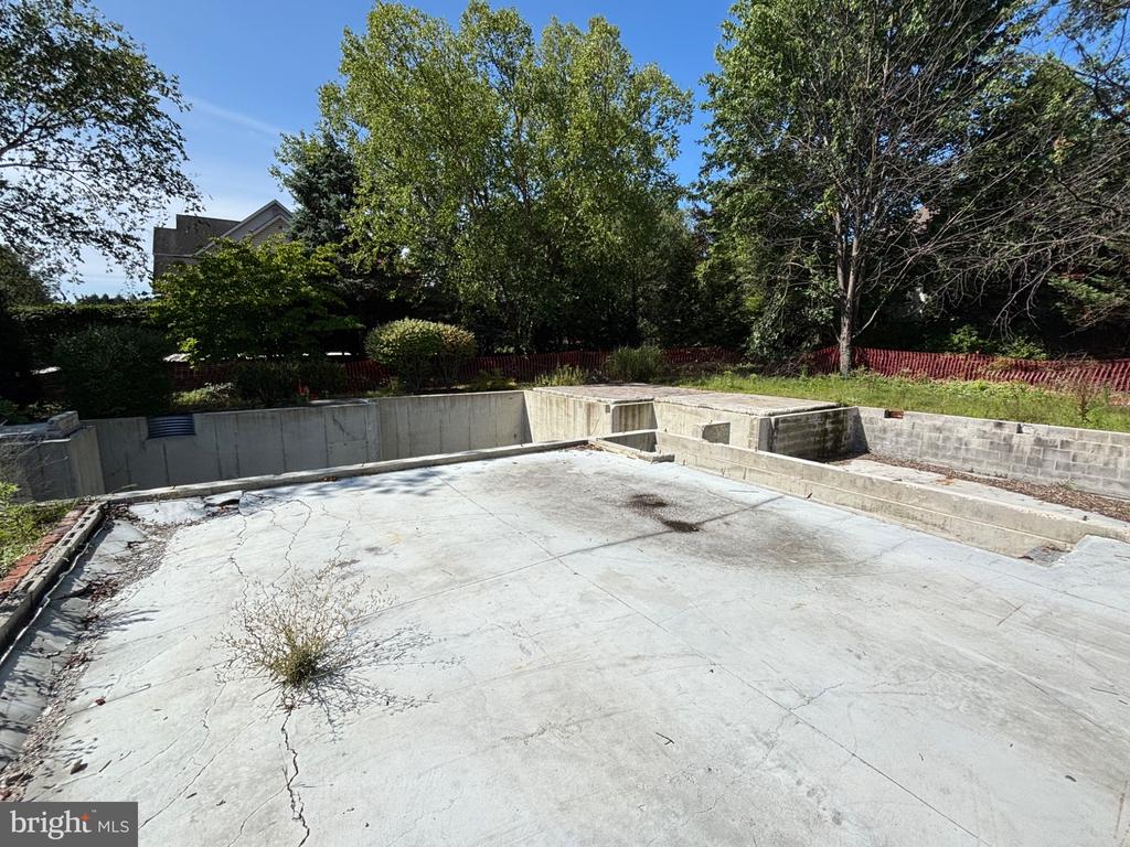 1098 COUNTRY CLUB ROAD