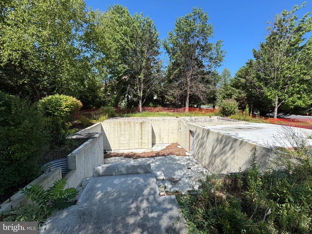 1098 COUNTRY CLUB ROAD