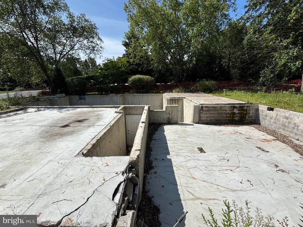 1098 COUNTRY CLUB ROAD