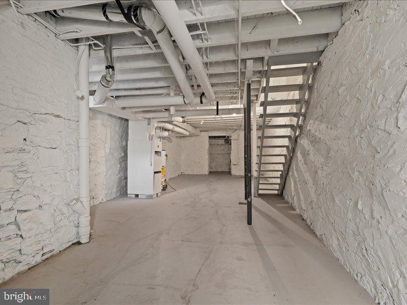 2151 Penn St