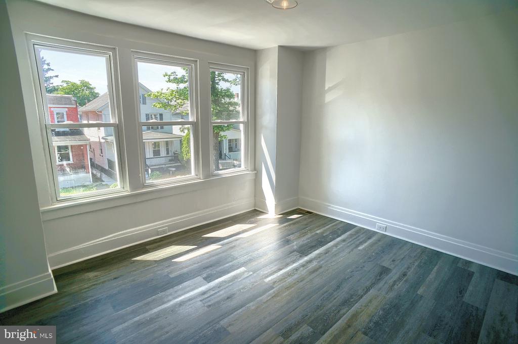 1932 Manada St