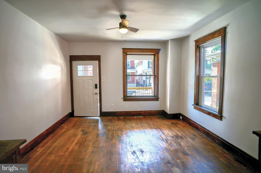 1932 Manada St