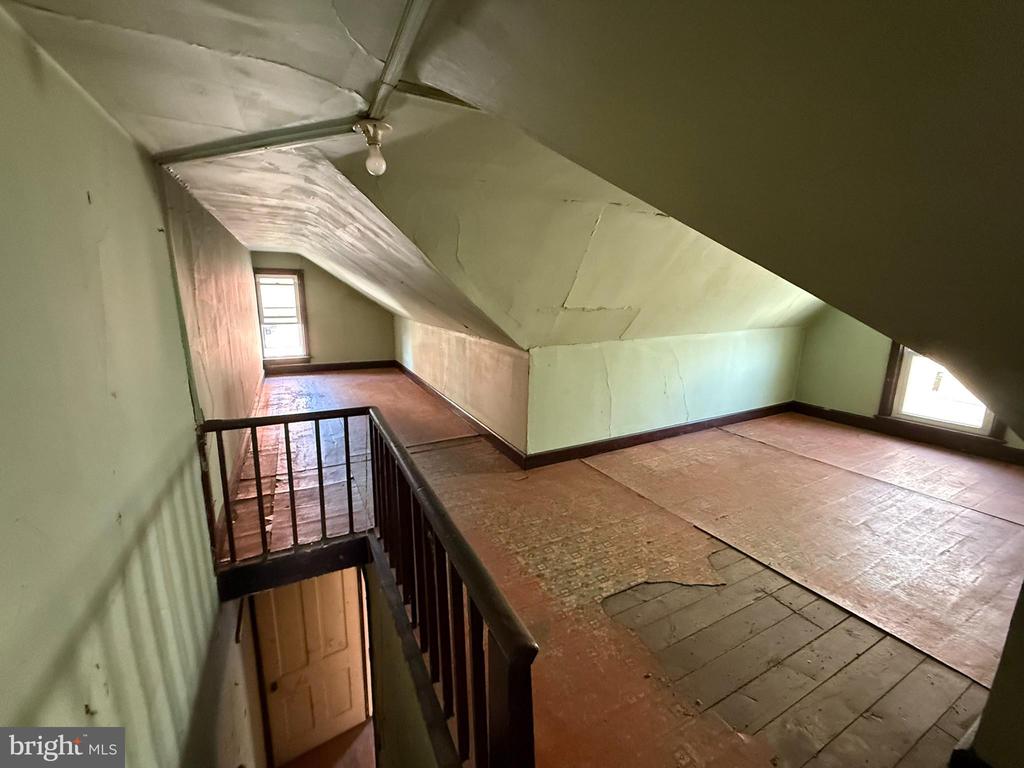 228 Elm St