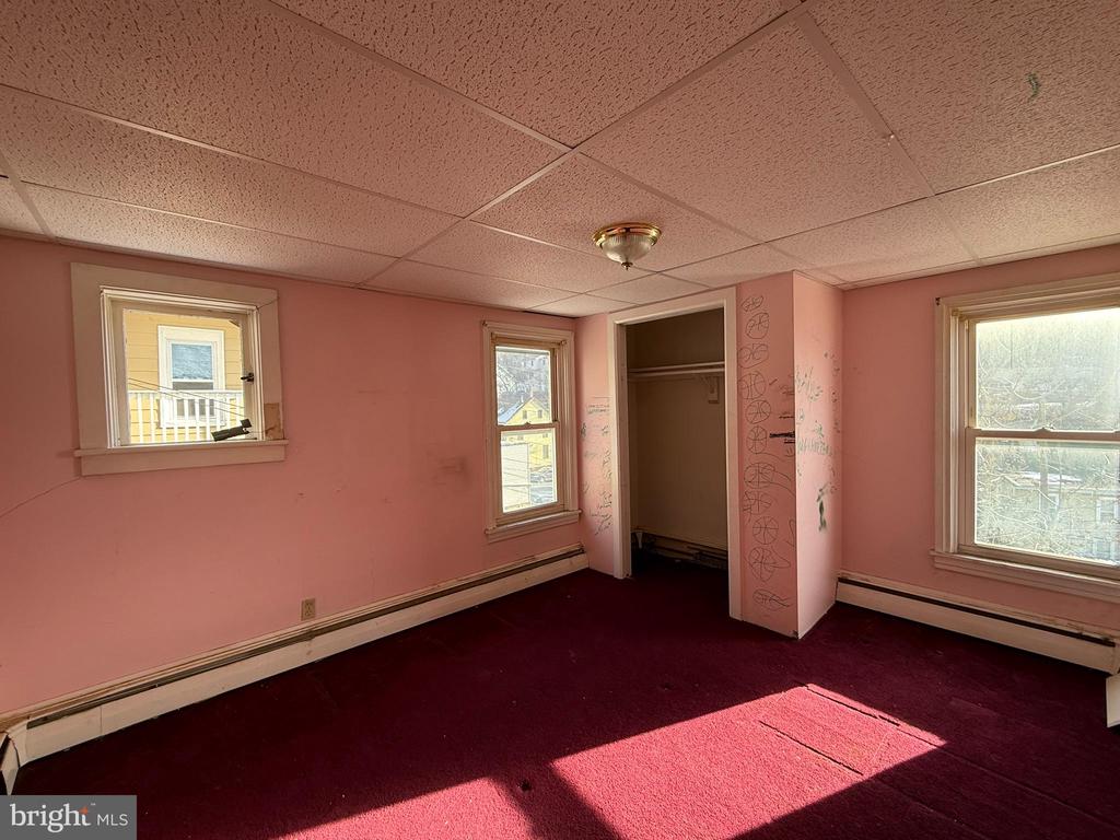 228 Elm St