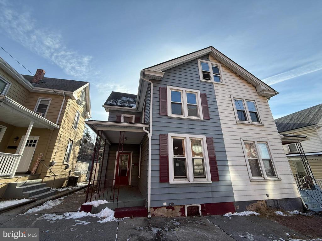 228 Elm St