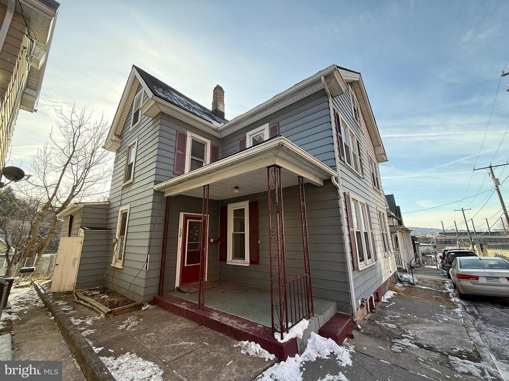 228 Elm St