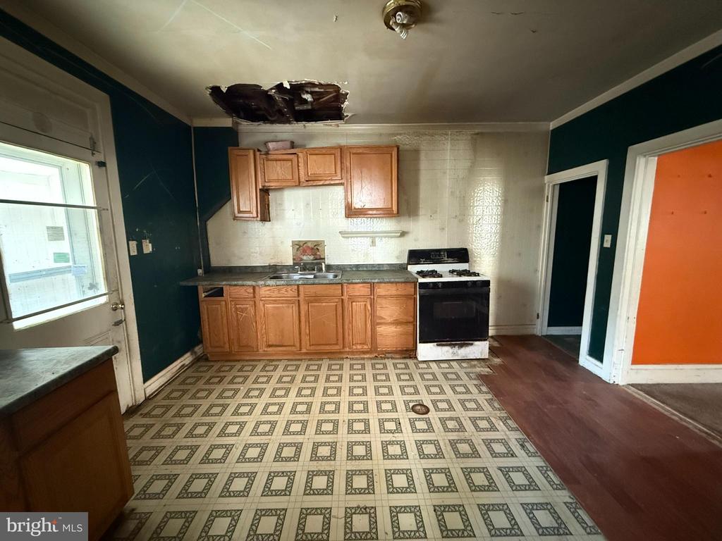 228 Elm St