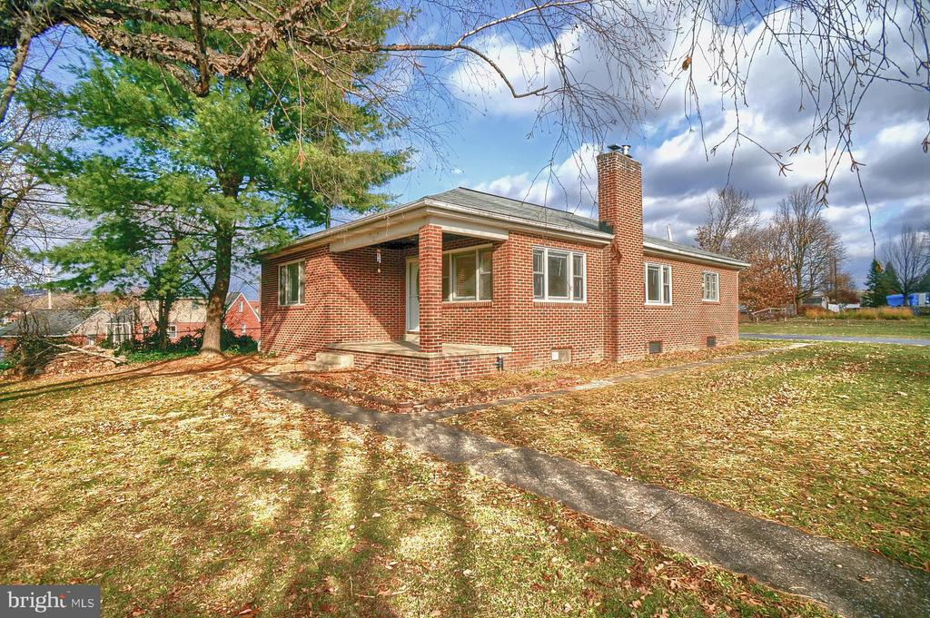7 Crums Ln