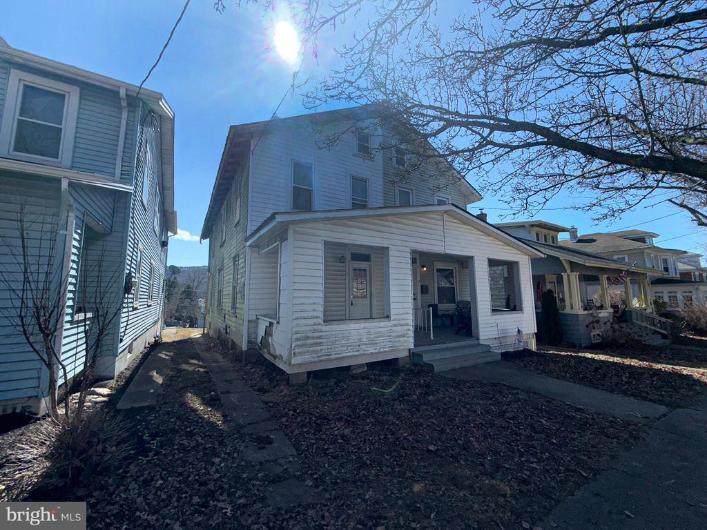 698 Center St