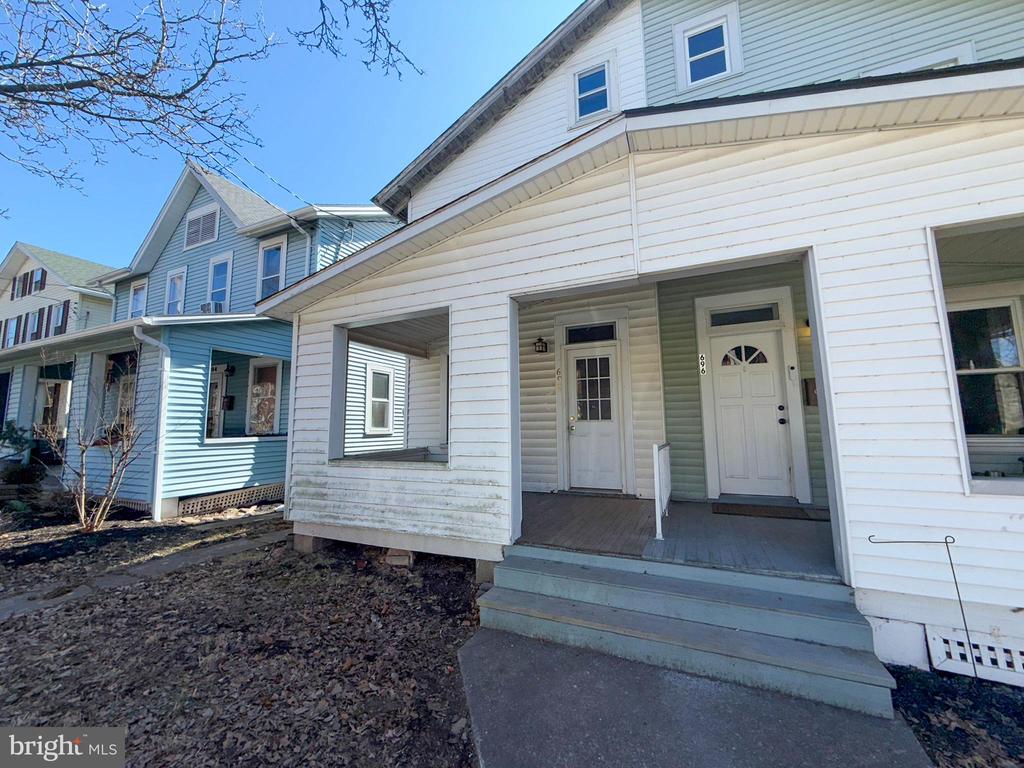 698 Center St