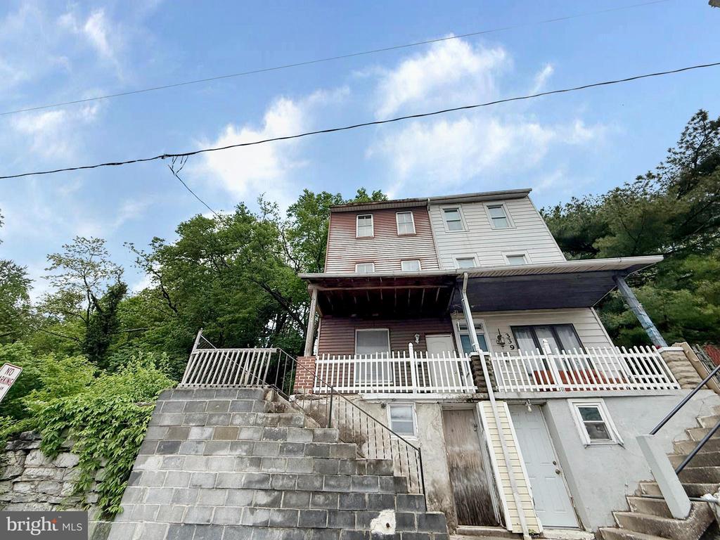 337 S 3rd St