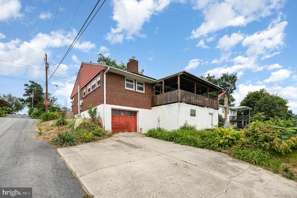 3011 Greenwood St