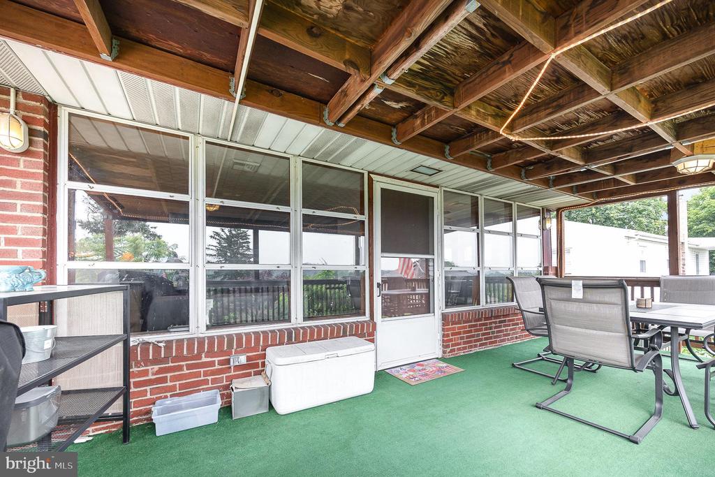 3011 Greenwood St