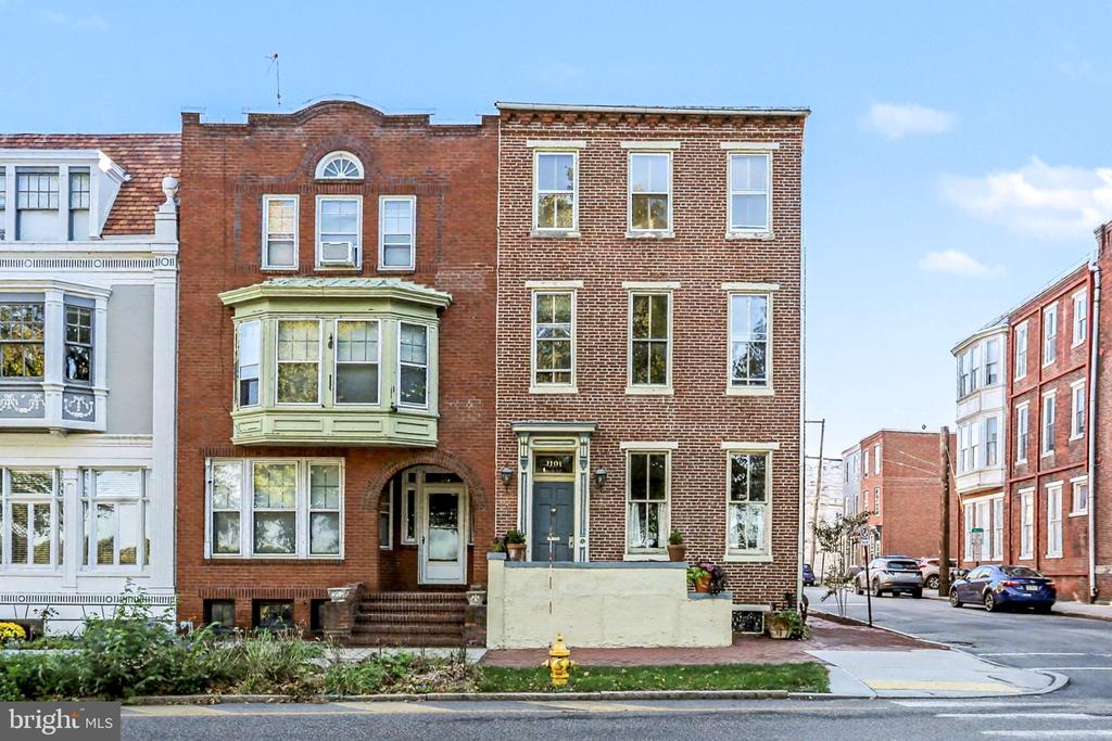 1101 N FRONT STREET
