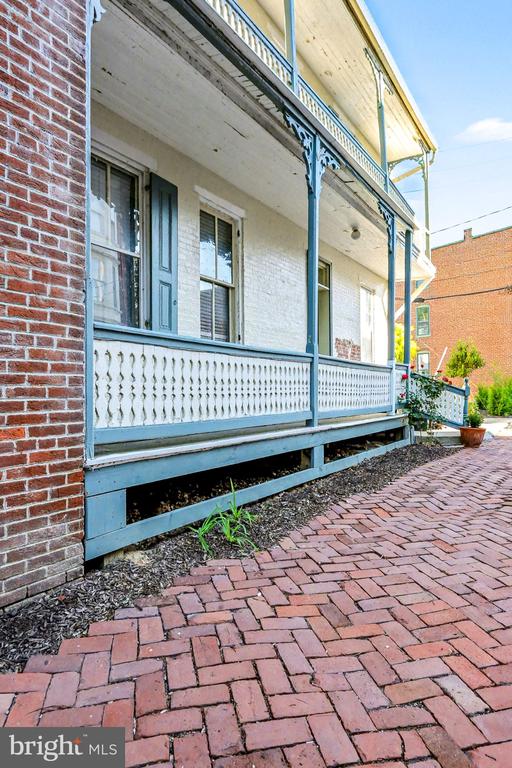 1101 N FRONT STREET