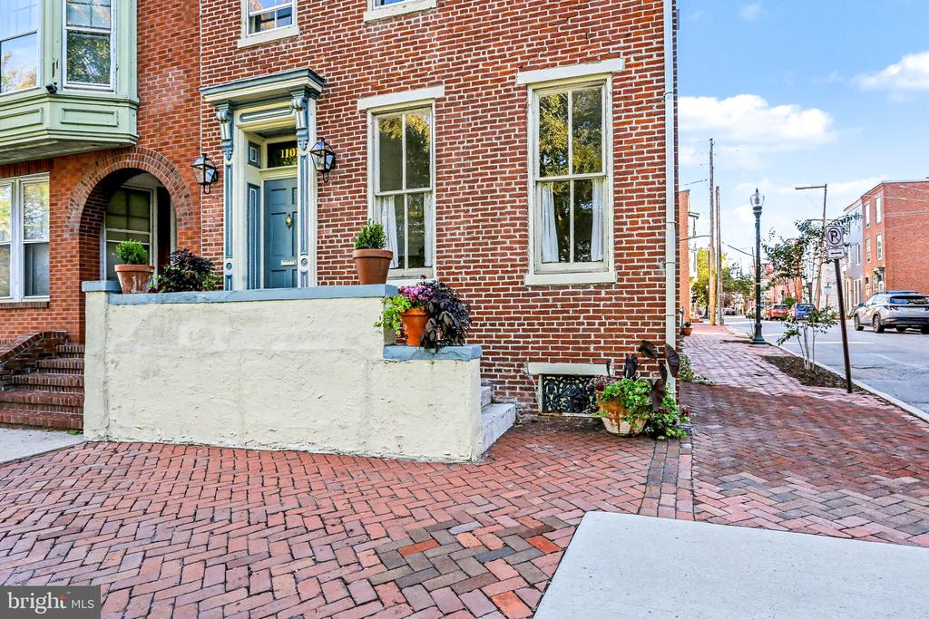 1101 N FRONT STREET