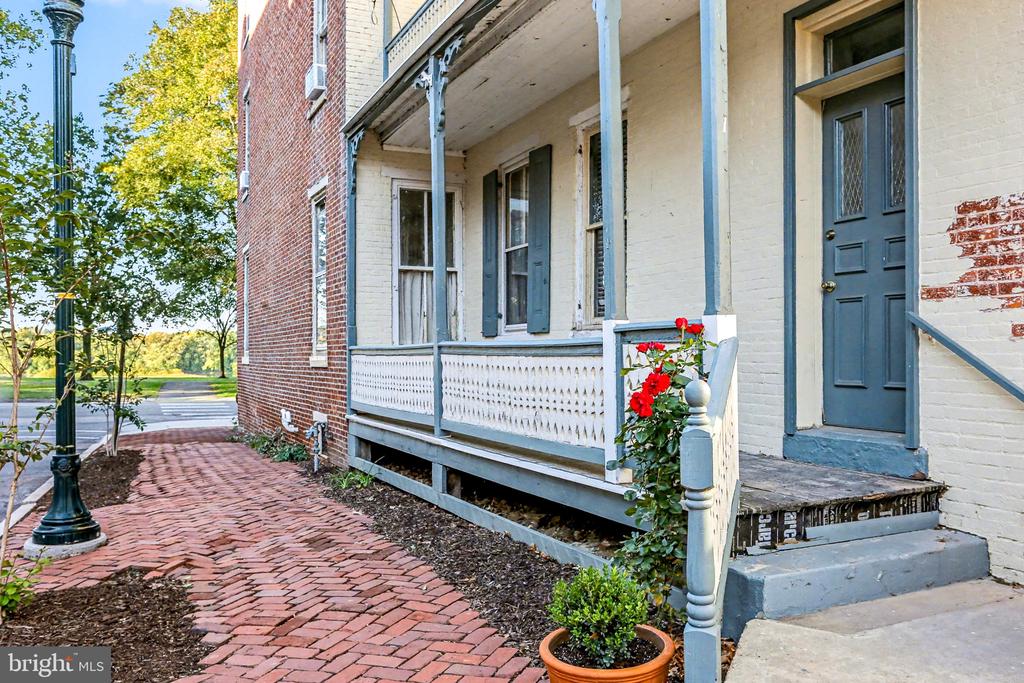 1101 N FRONT STREET