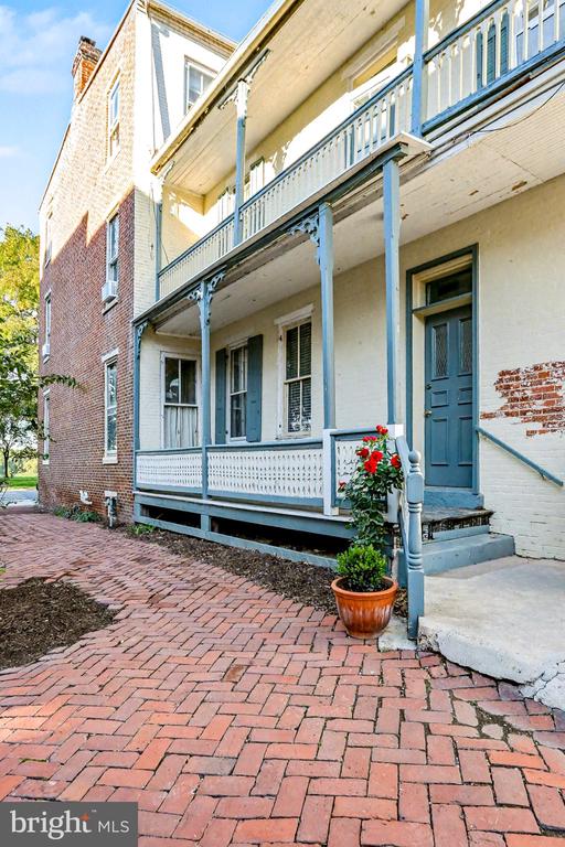 1101 N FRONT STREET