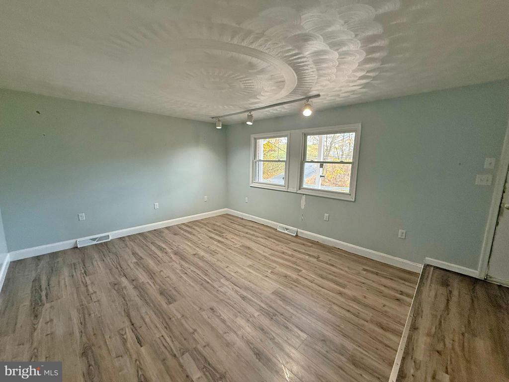 1316 EDGEMONT ROAD